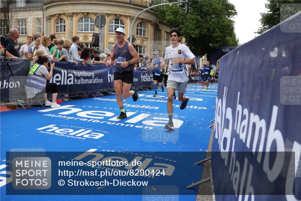 29.06.2025 - hella hamburg halbmarathon Strokosch-Dieckow http://msf.ph/oto/8290424 29.06.2025 10:49:51 Ziel 2540, 3692, 3852, 4017, 5460, 6125, 8454, 8455, 9126, 9200, 9491, 9551, 9597, 9723, 9924, 11975, 12527, 12733, 13159, 13463, 14794, 16716, 16732, 16800, 16887, 17753, 19109, 19122 meine-sportfotos.de