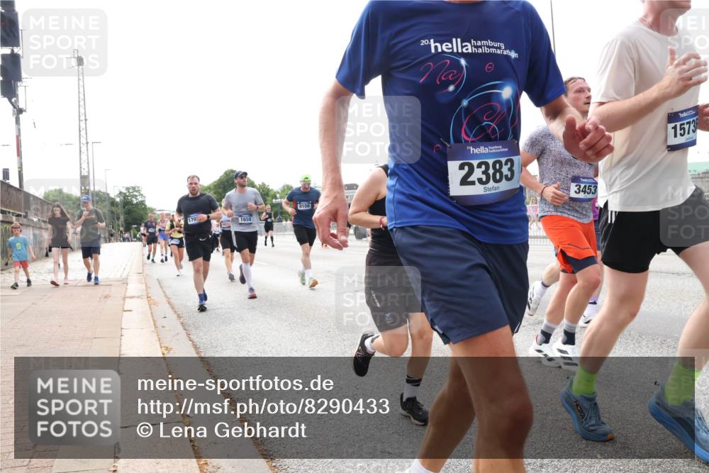 29.06.2025 - hella hamburg halbmarathon Lena Gebhardt http://msf.ph/oto/8290433 29.06.2025 10:21:12 Lombardsbrücke 11, 9108, 170, 1658, 20, 1, 20, 2383, 3453, 1573, 1028, 1266, 1401, 1658, 2271, 2383, 2635, 2815, 2923, 2945, 2956, 2986, 3122, 3161, 3247, 3453, 3813, 3817, 4082, 4350, 4786, 5041, 5061, 5373, 5395, 5493, 5767, 6103, 6275, 6308, 6608, 6844, 7228, 7375, 7522, 7553, 7608, 7781, 8095, 8113, 8724, 8726, 8844, 8940, 9005, 9011, 9100, 9108, 9236, 9501, 9624, 9981, 10050, 10350, 10374, 10585, 10602, 11145, 11698, 12175, 12694, 12844, 13057, 13508 meine-sportfotos.de
