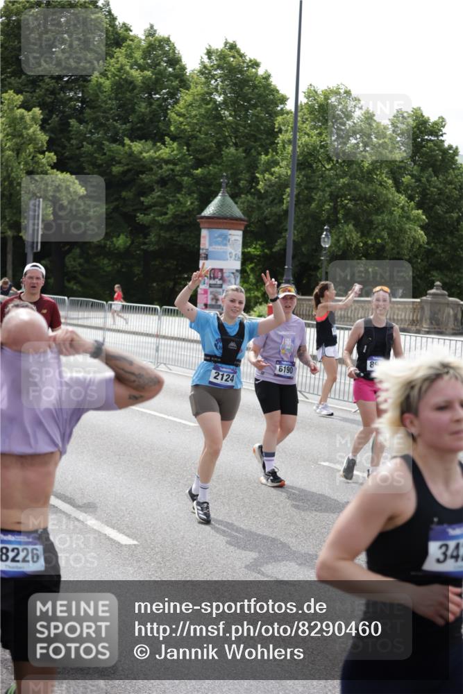 29.06.2025 - hella hamburg halbmarathon Jannik Wohlers http://msf.ph/oto/8290460 29.06.2025 10:36:11 Lombardsbrücke 1224, 1948, 2124, 2588, 3398, 3428, 4084, 5012, 5540, 5747, 6156, 6190, 6667, 7632, 8530, 8945, 9115, 9117, 9500, 9694, 9701, 9918, 10024, 10112, 10984, 11541, 11637, 12493, 12605, 12770, 12775, 13092, 13265, 13266, 13445, 13704, 13902, 13903, 15077, 15568, 15707, 15805, 16228, 16239, 16977, 17018, 17156, 17807, 18152, 18174, 18226, 18488, 18644, 18646, 18918, 18929 meine-sportfotos.de