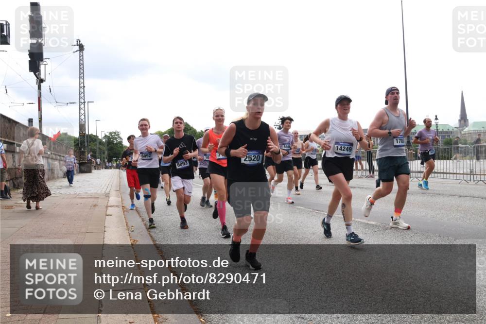 29.06.2025 - hella hamburg halbmarathon Lena Gebhardt http://msf.ph/oto/8290471 29.06.2025 10:36:17 Lombardsbrücke 6092, 10, 6093, 1780, 5666, 14249, 2520, 1008, 1010, 1036, 1102, 1183, 1224, 1775, 1780, 1835, 2124, 2352, 2520, 2827, 2870, 3398, 3401, 3404, 3428, 3598, 3699, 3741, 3877, 3990, 4245, 4326, 4413, 4442, 4798, 4937, 5012, 5246, 5427, 5540, 5573, 5666, 5747, 5809, 5919, 6092, 6093, 6184, 6190, 6417, 6667, 6845, 6896, 7086, 7111, 7140, 7275, 7575, 7576, 7632, 8356, 8498, 8530, 8581, 8945, 8947, 9115, 9117, 9229, 9432, 17807 meine-sportfotos.de