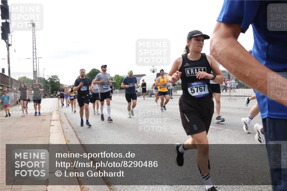 29.06.2025 - hella hamburg halbmarathon Lena Gebhardt http://msf.ph/oto/8290486 29.06.2025 10:21:13 Lombardsbrücke 17035, 1658, 9108, 2986, 5767, 1028, 1266, 1401, 1658, 2271, 2383, 2635, 2815, 2923, 2945, 2956, 2986, 3122, 3161, 3247, 3453, 3813, 3817, 3825, 3826, 4082, 4350, 4786, 5041, 5061, 5373, 5395, 5493, 5767, 6103, 6275, 6308, 6608, 6844, 7228, 7375, 7522, 7553, 7608, 7781, 8095, 8113, 8724, 8726, 8844, 8940, 9005, 9011, 9100, 9108, 9236, 9499, 9501, 9624, 9981, 10050, 10350, 10374, 10585, 10602, 11145, 11698, 12175, 12694, 12844, 13057, 13508 meine-sportfotos.de