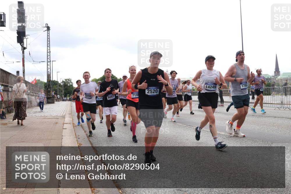 29.06.2025 - hella hamburg halbmarathon Lena Gebhardt http://msf.ph/oto/8290504 29.06.2025 10:36:17 Lombardsbrücke 6092, 6093, 7140, 2520, 14249, 1780, 1008, 1010, 1036, 1102, 1183, 1224, 1775, 1780, 1835, 2124, 2352, 2520, 2827, 2870, 3398, 3401, 3404, 3428, 3598, 3699, 3741, 3877, 3990, 4245, 4326, 4413, 4442, 4798, 4937, 5012, 5246, 5427, 5540, 5573, 5666, 5747, 5809, 5919, 6092, 6093, 6184, 6190, 6417, 6667, 6845, 6896, 7086, 7111, 7140, 7275, 7575, 7576, 7632, 8356, 8498, 8530, 8581, 8945, 8947, 9115, 9117, 9229, 9432, 17807 meine-sportfotos.de