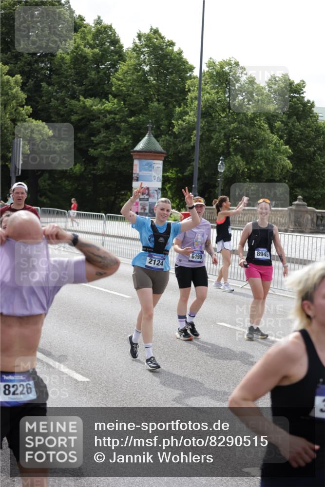 29.06.2025 - hella hamburg halbmarathon Jannik Wohlers http://msf.ph/oto/8290515 29.06.2025 10:36:11 Lombardsbrücke 1224, 1948, 2124, 2588, 3398, 3428, 4084, 5012, 5540, 5747, 6156, 6190, 6667, 7632, 8530, 8945, 9115, 9117, 9500, 9694, 9701, 9918, 10024, 10112, 10984, 11541, 11637, 12493, 12605, 12770, 12775, 13092, 13265, 13266, 13445, 13704, 13902, 13903, 15077, 15568, 15707, 15805, 16228, 16239, 16977, 17018, 17156, 17807, 18152, 18174, 18226, 18488, 18644, 18646, 18918, 18929 meine-sportfotos.de