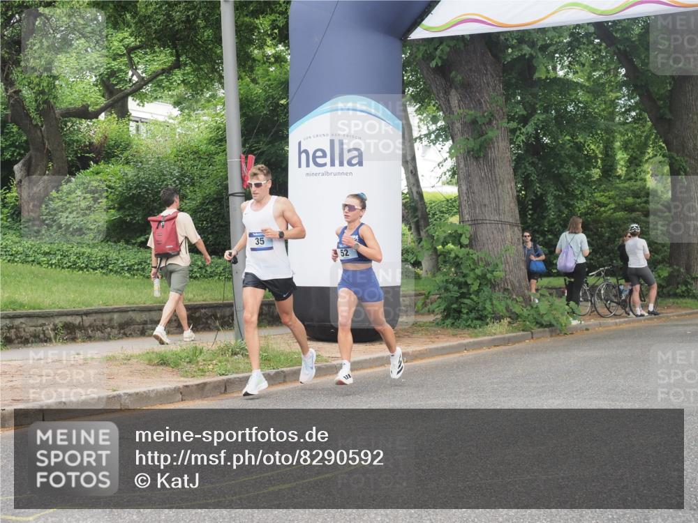 29.06.2025 - hella hamburg halbmarathon KatJ http://msf.ph/oto/8290592 29.06.2025 10:12:39 Zwischen KM18-KM19 52 meine-sportfotos.de