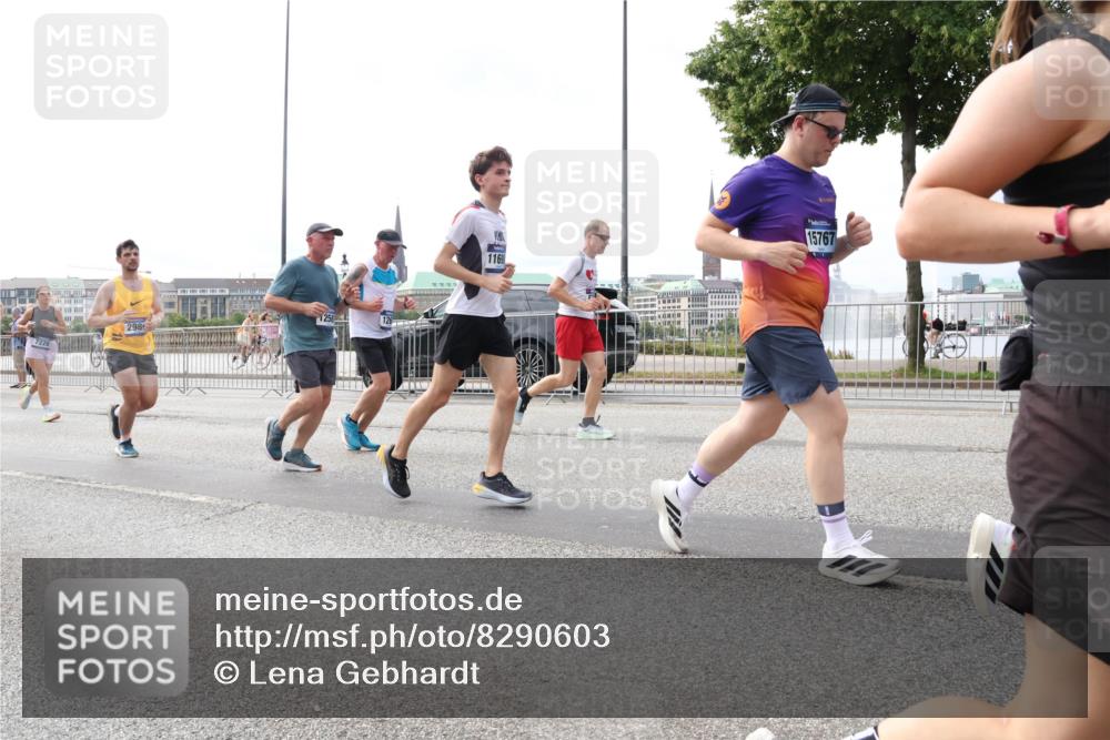 29.06.2025 - hella hamburg halbmarathon Lena Gebhardt http://msf.ph/oto/8290603 29.06.2025 10:21:13 Lombardsbrücke 298, 1256, 126, 1169, 15767, 1028, 1266, 1401, 1658, 2271, 2383, 2635, 2815, 2923, 2945, 2956, 2986, 3122, 3161, 3247, 3453, 3813, 3817, 3825, 3826, 4082, 4350, 4786, 5041, 5061, 5373, 5395, 5493, 5767, 6103, 6275, 6308, 6608, 6844, 7228, 7375, 7522, 7553, 7608, 7781, 8095, 8113, 8724, 8726, 8844, 8940, 9005, 9011, 9100, 9108, 9236, 9499, 9501, 9624, 9981, 10050, 10350, 10374, 10585, 10602, 11145, 11698, 12175, 12694, 12844, 13057, 13508 meine-sportfotos.de