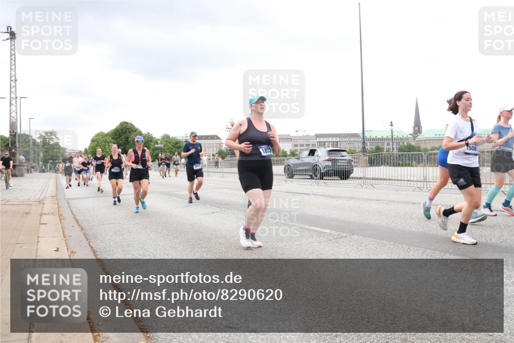 29.06.2025 - hella hamburg halbmarathon Lena Gebhardt http://msf.ph/oto/8290620 29.06.2025 10:55:46 Lombardsbrücke 17392, 3244, 1873, 15081, 1616, 1873, 1917, 2793, 3101, 3115, 3157, 3244, 3268, 3577, 4265, 4470, 4473, 4628, 4896, 5040, 5220, 5222, 5306, 5483, 5487, 5575, 5994, 6055, 6056, 6113, 6257, 6494, 6594, 7516, 7548, 7616, 7680, 7969, 8110, 8527, 8532, 8533, 8626, 8648, 9548, 9614, 9618, 9838, 9857, 9858, 9861, 9865, 9956, 10094, 10436, 10438, 10449, 10559, 10593, 10640, 10885, 11109, 11903, 11962, 11963, 12695, 12902, 13230, 14727, 15152, 16385 meine-sportfotos.de