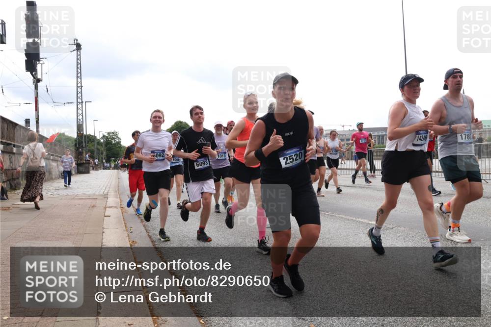 29.06.2025 - hella hamburg halbmarathon Lena Gebhardt http://msf.ph/oto/8290650 29.06.2025 10:36:17 Lombardsbrücke 092, 1008, 1010, 6093, 2520, 3741, 14249, 1780, 1008, 1010, 1036, 1102, 1183, 1224, 1775, 1780, 1835, 2124, 2352, 2520, 2827, 2870, 3398, 3401, 3404, 3428, 3598, 3699, 3741, 3877, 3990, 4245, 4326, 4413, 4442, 4798, 4937, 5012, 5246, 5427, 5540, 5573, 5666, 5747, 5809, 5919, 6092, 6093, 6184, 6190, 6417, 6667, 6845, 6896, 7086, 7111, 7140, 7275, 7575, 7576, 7632, 8356, 8498, 8530, 8581, 8945, 8947, 9115, 9117, 9229, 9432, 17807 meine-sportfotos.de
