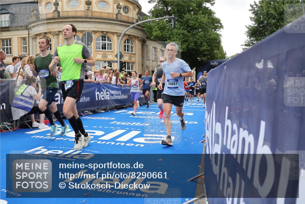 29.06.2025 - hella hamburg halbmarathon Strokosch-Dieckow http://msf.ph/oto/8290661 29.06.2025 10:49:57 Ziel 1216, 1321, 2020, 2540, 3692, 3852, 4017, 5460, 7100, 7657, 8454, 8455, 9031, 9126, 9213, 9303, 9491, 9597, 12271, 12527, 12733, 13225, 13463, 13758, 16403, 16716, 16732, 16887, 18884, 19109, 19112, 19122 meine-sportfotos.de