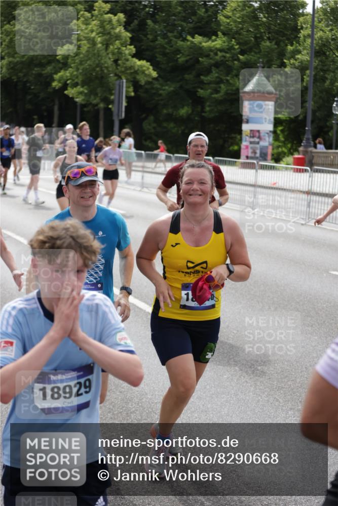 29.06.2025 - hella hamburg halbmarathon Jannik Wohlers http://msf.ph/oto/8290668 29.06.2025 10:36:12 Lombardsbrücke 1224, 1948, 2124, 2588, 3398, 3428, 4084, 4618, 5012, 5747, 6156, 6190, 6667, 7632, 8530, 8945, 9115, 9117, 9500, 9694, 9701, 9918, 10024, 10112, 10123, 10487, 10984, 11637, 12493, 12605, 12770, 12775, 13092, 13106, 13265, 13266, 13445, 13704, 13902, 13903, 15077, 15568, 15707, 15805, 16228, 16239, 16977, 17018, 17156, 17807, 18152, 18174, 18226, 18482, 18488, 18644, 18646, 18918, 18929 meine-sportfotos.de