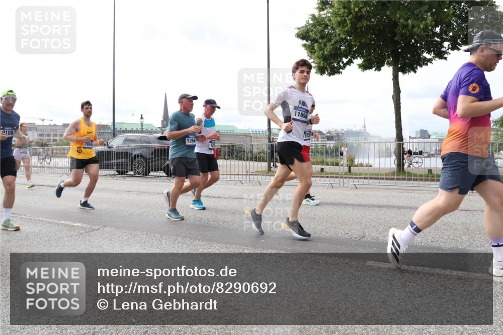 29.06.2025 - hella hamburg halbmarathon Lena Gebhardt http://msf.ph/oto/8290692 29.06.2025 10:21:14 Lombardsbrücke 108, 9, 2986, 12561, 11698, 8726, 1028, 1266, 1401, 1658, 2271, 2383, 2635, 2815, 2923, 2945, 2956, 2986, 3122, 3161, 3247, 3453, 3813, 3817, 3825, 3826, 4082, 4350, 4786, 5041, 5061, 5373, 5395, 5493, 5767, 6103, 6275, 6308, 6608, 6844, 7228, 7375, 7522, 7553, 7608, 7781, 8095, 8113, 8724, 8726, 8844, 9005, 9011, 9100, 9108, 9236, 9499, 9501, 9624, 9981, 10350, 10374, 10585, 10602, 11145, 11698, 12175, 12694, 12844, 13057, 13508 meine-sportfotos.de