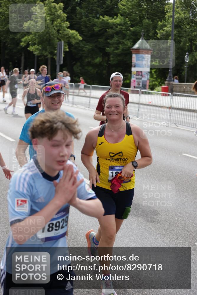 29.06.2025 - hella hamburg halbmarathon Jannik Wohlers http://msf.ph/oto/8290718 29.06.2025 10:36:12 Lombardsbrücke 1224, 1948, 2124, 2588, 3398, 3428, 4084, 4618, 5012, 5747, 6156, 6190, 6667, 7632, 8530, 8945, 9115, 9117, 9500, 9694, 9701, 9918, 10024, 10112, 10123, 10487, 10984, 11637, 12493, 12605, 12770, 12775, 13092, 13106, 13265, 13266, 13445, 13704, 13902, 13903, 15077, 15568, 15707, 15805, 16228, 16239, 16977, 17018, 17156, 17807, 18152, 18174, 18226, 18482, 18488, 18644, 18646, 18918, 18929 meine-sportfotos.de