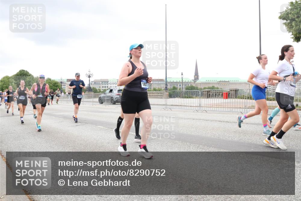 29.06.2025 - hella hamburg halbmarathon Lena Gebhardt http://msf.ph/oto/8290752 29.06.2025 10:55:47 Lombardsbrücke 3244, 17392, 187, 130, 1616, 1873, 1917, 2793, 3101, 3115, 3157, 3244, 3268, 3577, 4265, 4470, 4473, 4628, 4896, 5040, 5220, 5222, 5306, 5483, 5487, 5575, 5994, 6055, 6056, 6113, 6257, 6494, 6594, 7516, 7548, 7616, 7680, 7969, 8110, 8527, 8532, 8533, 8626, 8648, 9548, 9614, 9618, 9838, 9857, 9858, 9861, 9865, 9956, 10094, 10436, 10438, 10449, 10559, 10593, 10640, 10885, 11109, 11903, 11962, 11963, 12695, 12902, 14727, 16385 meine-sportfotos.de