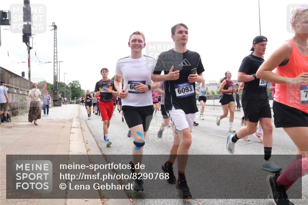 29.06.2025 - hella hamburg halbmarathon Lena Gebhardt http://msf.ph/oto/8290768 29.06.2025 10:36:18 Lombardsbrücke 136, 60, 6093, 15876, 281, 7, 1008, 1010, 1036, 1102, 1183, 1224, 1775, 1780, 1835, 2124, 2352, 2520, 2827, 2870, 3398, 3401, 3404, 3428, 3598, 3699, 3741, 3877, 3990, 4245, 4326, 4413, 4442, 4798, 4937, 5012, 5246, 5427, 5540, 5573, 5666, 5747, 5809, 5919, 6092, 6093, 6184, 6190, 6417, 6667, 6845, 6896, 7086, 7111, 7140, 7275, 7575, 7576, 7632, 8356, 8498, 8530, 8581, 8945, 8947, 9115, 9117, 9229, 9432, 17807 meine-sportfotos.de