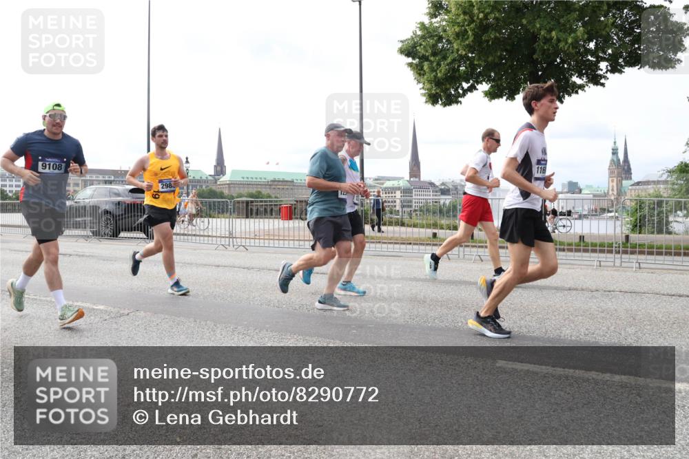 29.06.2025 - hella hamburg halbmarathon Lena Gebhardt http://msf.ph/oto/8290772 29.06.2025 10:21:14 Lombardsbrücke 9108, 298, 116, 1028, 1266, 1401, 1658, 2271, 2383, 2635, 2815, 2923, 2945, 2956, 2986, 3122, 3161, 3247, 3453, 3813, 3817, 3825, 3826, 4082, 4350, 4786, 5041, 5061, 5373, 5395, 5493, 5767, 6103, 6275, 6308, 6608, 6844, 7228, 7375, 7522, 7553, 7608, 7781, 8095, 8113, 8724, 8726, 8844, 9005, 9011, 9100, 9108, 9236, 9499, 9501, 9624, 9981, 10350, 10374, 10585, 10602, 11145, 11698, 12175, 12694, 12844, 13057, 13508 meine-sportfotos.de