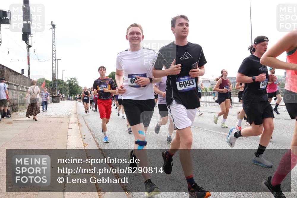 29.06.2025 - hella hamburg halbmarathon Lena Gebhardt http://msf.ph/oto/8290814 29.06.2025 10:36:18 Lombardsbrücke 7574, 13602, 62, 6093, 2870, 3741, 1008, 1010, 1036, 1102, 1183, 1224, 1775, 1780, 1835, 2124, 2352, 2520, 2827, 2870, 3398, 3401, 3404, 3428, 3598, 3699, 3741, 3877, 3990, 4245, 4326, 4413, 4442, 4798, 4937, 5012, 5246, 5427, 5540, 5573, 5666, 5747, 5809, 5919, 6092, 6093, 6184, 6190, 6417, 6667, 6845, 6896, 7086, 7111, 7140, 7275, 7575, 7576, 7632, 8356, 8498, 8530, 8581, 8945, 8947, 9115, 9117, 9229, 9432, 17807 meine-sportfotos.de