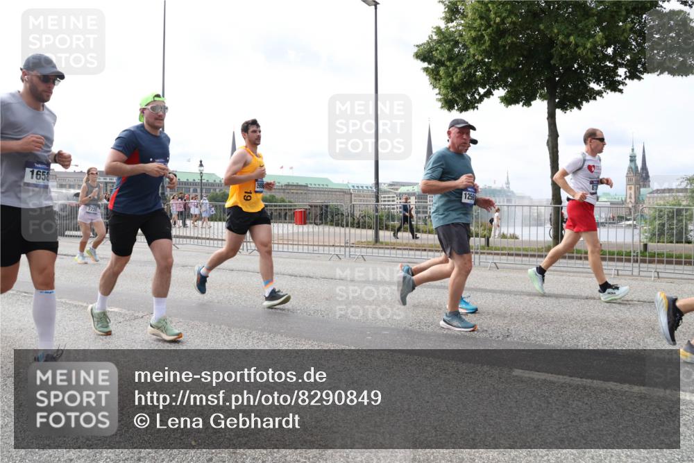 29.06.2025 - hella hamburg halbmarathon Lena Gebhardt http://msf.ph/oto/8290849 29.06.2025 10:21:14 Lombardsbrücke 1658, 19, 1256, 1028, 1266, 1401, 1658, 2271, 2383, 2635, 2815, 2923, 2945, 2956, 2986, 3122, 3161, 3247, 3453, 3813, 3817, 3825, 3826, 4082, 4350, 4786, 5041, 5061, 5373, 5395, 5493, 5767, 6103, 6275, 6308, 6608, 6844, 7228, 7375, 7522, 7553, 7608, 7781, 8095, 8113, 8724, 8726, 8844, 9005, 9011, 9100, 9108, 9236, 9499, 9501, 9624, 9981, 10350, 10374, 10585, 10602, 11145, 11698, 12175, 12694, 12844, 13057, 13508 meine-sportfotos.de
