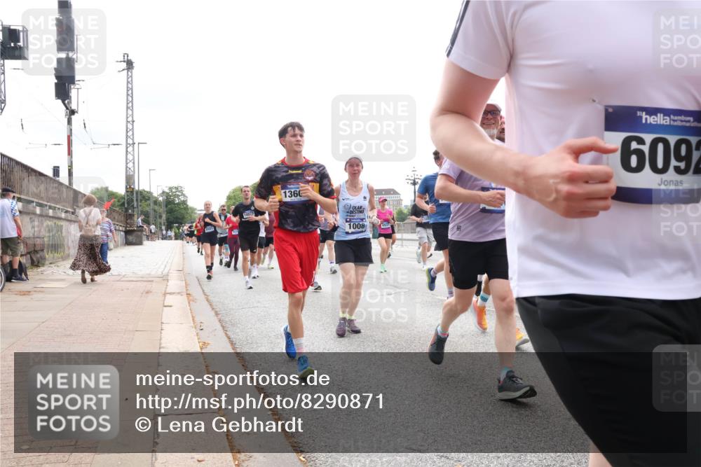 29.06.2025 - hella hamburg halbmarathon Lena Gebhardt http://msf.ph/oto/8290871 29.06.2025 10:36:19 Lombardsbrücke 10527, 1360, 1008, 4937, 6092, 1008, 1010, 1036, 1102, 1183, 1224, 1775, 1780, 1835, 2124, 2520, 2827, 2870, 3398, 3401, 3404, 3428, 3598, 3699, 3741, 3877, 3990, 4245, 4326, 4413, 4442, 4798, 4937, 5012, 5246, 5427, 5540, 5573, 5666, 5747, 5809, 5919, 6092, 6093, 6184, 6190, 6417, 6667, 6845, 6896, 7086, 7111, 7140, 7275, 7575, 7576, 7632, 8356, 8498, 8530, 8581, 8945, 8947, 9115, 9117, 9229, 9432, 17807, 18152 meine-sportfotos.de