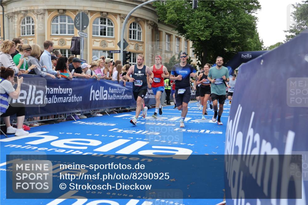 29.06.2025 - hella hamburg halbmarathon Strokosch-Dieckow http://msf.ph/oto/8290925 29.06.2025 10:50:00 Ziel 1216, 1321, 1507, 2020, 2540, 3562, 3692, 3852, 7100, 7657, 8313, 8454, 9031, 9213, 9303, 9491, 9965, 12203, 12271, 12527, 12733, 13225, 13282, 13758, 14257, 16403, 16716, 16732, 16887, 18228, 18657, 18658, 18884, 19112 meine-sportfotos.de
