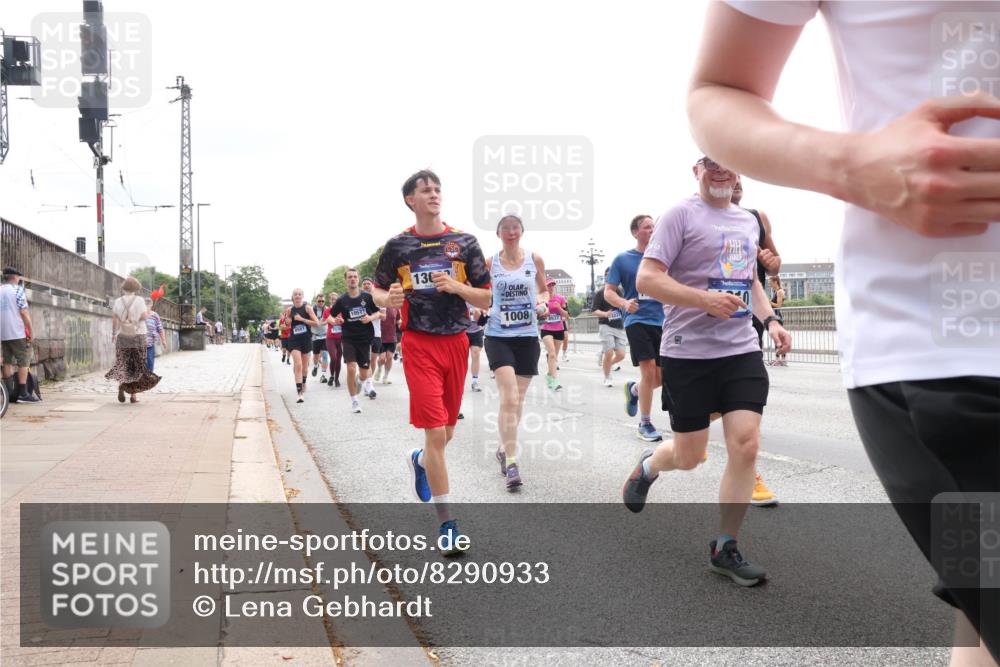 29.06.2025 - hella hamburg halbmarathon Lena Gebhardt http://msf.ph/oto/8290933 29.06.2025 10:36:19 Lombardsbrücke 8581, 7570, 10572, 130, 1008, 4937, 1008, 1010, 1036, 1102, 1183, 1224, 1775, 1780, 1835, 2124, 2520, 2827, 2870, 3398, 3401, 3404, 3428, 3598, 3699, 3741, 3877, 3990, 4245, 4326, 4413, 4442, 4798, 4937, 5012, 5246, 5427, 5540, 5573, 5666, 5747, 5809, 5919, 6092, 6093, 6184, 6190, 6417, 6667, 6845, 6896, 7086, 7111, 7140, 7275, 7575, 7576, 7632, 8356, 8498, 8530, 8581, 8945, 8947, 9115, 9117, 9229, 9432, 17807, 18152 meine-sportfotos.de