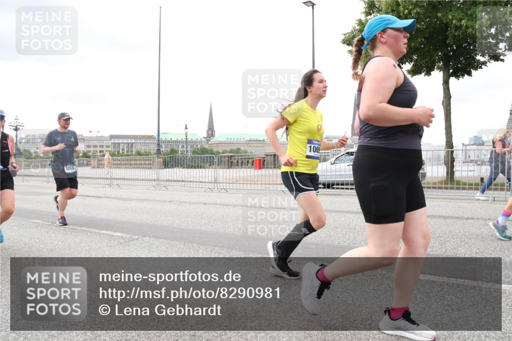 29.06.2025 - hella hamburg halbmarathon Lena Gebhardt http://msf.ph/oto/8290981 29.06.2025 10:55:48 Lombardsbrücke 3244, 1009, 1616, 1873, 1909, 1917, 2793, 3101, 3115, 3157, 3244, 3268, 3577, 4265, 4470, 4473, 4836, 4896, 5220, 5222, 5306, 5483, 5487, 5575, 5994, 6055, 6056, 6113, 6257, 6494, 6594, 7516, 7548, 7616, 7680, 7969, 8110, 8527, 8532, 8533, 8626, 8648, 9548, 9614, 9618, 9838, 9857, 9858, 9861, 9865, 9956, 10094, 10436, 10438, 10449, 10559, 10593, 10640, 10885, 11109, 11903, 11962, 11963, 12695, 12902, 14727, 16385 meine-sportfotos.de
