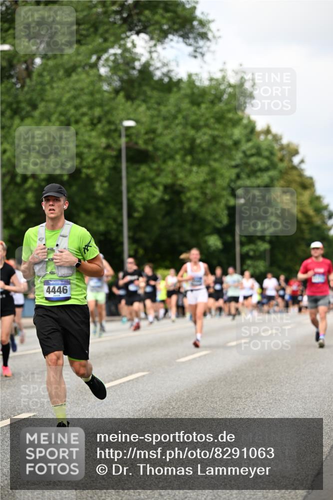 29.06.2025 - hella hamburg halbmarathon Dr. Thomas Lammeyer http://msf.ph/oto/8291063 29.06.2025 10:37:21 Kennedybrücke 1078, 1199, 1324, 1373, 1732, 1879, 1995, 2059, 2085, 2384, 2838, 3221, 3341, 3422, 3560, 3653, 3871, 4030, 4096, 4164, 4446, 4555, 5156, 5180, 5581, 5917, 6773, 6861, 6999, 7705, 8175, 8595, 8839, 8891, 8993, 9289, 9471, 9591, 9750, 9768, 9780, 10770 meine-sportfotos.de