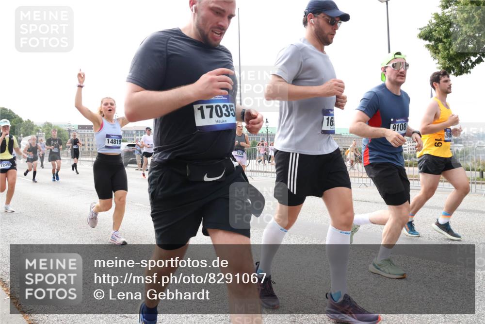 29.06.2025 - hella hamburg halbmarathon Lena Gebhardt http://msf.ph/oto/8291067 29.06.2025 10:21:15 Lombardsbrücke 12395, 14819, 17035, 16, 9108, 1028, 1266, 1401, 1658, 2271, 2383, 2635, 2815, 2923, 2945, 2956, 2986, 3122, 3161, 3247, 3453, 3770, 3813, 3817, 3825, 3826, 4082, 4350, 4697, 4786, 5041, 5061, 5373, 5395, 5412, 5493, 5767, 6103, 6275, 6308, 6844, 7228, 7375, 7522, 7553, 7608, 7781, 8095, 8113, 8724, 8726, 8844, 9005, 9011, 9100, 9108, 9236, 9499, 9501, 9532, 9624, 9981, 10374, 10585, 10602, 11145, 11698, 12175, 12694, 12844, 13057, 13508 meine-sportfotos.de