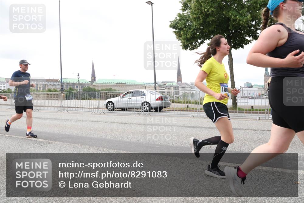 29.06.2025 - hella hamburg halbmarathon Lena Gebhardt http://msf.ph/oto/8291083 29.06.2025 10:55:48 Lombardsbrücke 3244, 100, 1616, 1873, 1909, 1917, 2793, 3101, 3115, 3157, 3244, 3268, 3577, 4265, 4470, 4473, 4836, 4896, 5220, 5222, 5306, 5483, 5487, 5575, 5994, 6055, 6056, 6113, 6257, 6494, 6594, 7516, 7548, 7616, 7680, 7969, 8110, 8527, 8532, 8533, 8626, 8648, 9548, 9614, 9618, 9838, 9857, 9858, 9861, 9865, 9956, 10094, 10436, 10438, 10449, 10559, 10593, 10640, 10885, 11109, 11903, 11962, 11963, 12695, 12902, 14727, 16385 meine-sportfotos.de