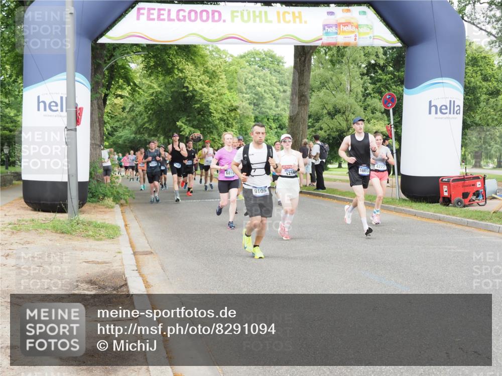 29.06.2025 - hella hamburg halbmarathon MichiJ http://msf.ph/oto/8291094 29.06.2025 10:33:34 Zwischen KM18-KM19 1920, 2188, 2470, 3785, 4277, 6819, 9105, 11291, 11688, 12161, 16725, 16803, 17960, 18810, 18862 meine-sportfotos.de