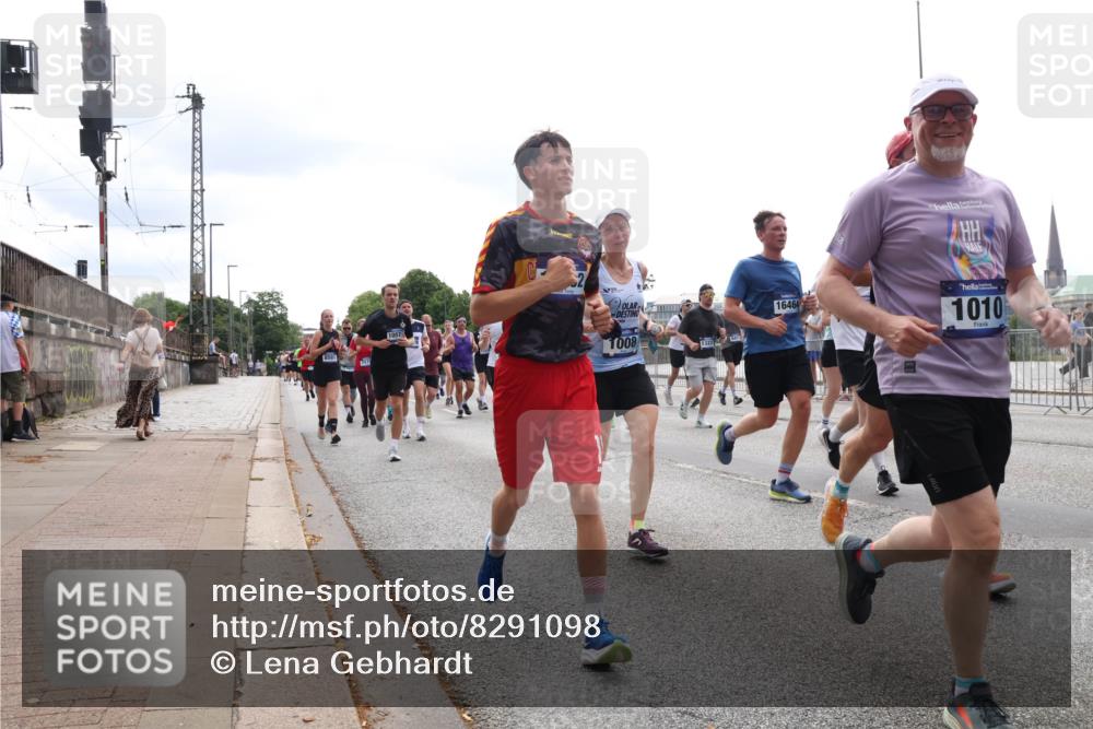 29.06.2025 - hella hamburg halbmarathon Lena Gebhardt http://msf.ph/oto/8291098 29.06.2025 10:36:19 Lombardsbrücke 8581, 1008, 1322, 16464, 1010, 1008, 1010, 1036, 1102, 1183, 1224, 1775, 1780, 1835, 2124, 2520, 2827, 2870, 3398, 3401, 3404, 3428, 3598, 3699, 3741, 3877, 3990, 4245, 4326, 4413, 4442, 4798, 4937, 5012, 5246, 5427, 5540, 5573, 5666, 5747, 5809, 5919, 6092, 6093, 6184, 6190, 6417, 6667, 6845, 6896, 7086, 7111, 7140, 7275, 7575, 7576, 7632, 8356, 8498, 8530, 8581, 8945, 8947, 9115, 9117, 9229, 9432, 17807, 18152 meine-sportfotos.de