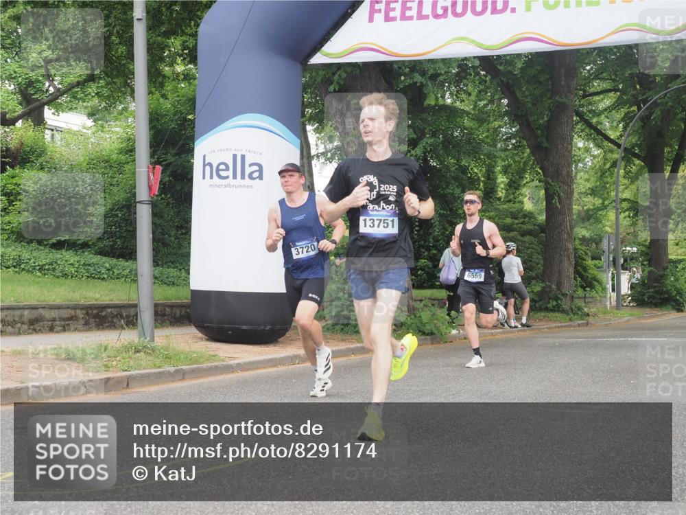 29.06.2025 - hella hamburg halbmarathon KatJ http://msf.ph/oto/8291174 29.06.2025 10:12:42 Zwischen KM18-KM19 35, 52, 6559 meine-sportfotos.de