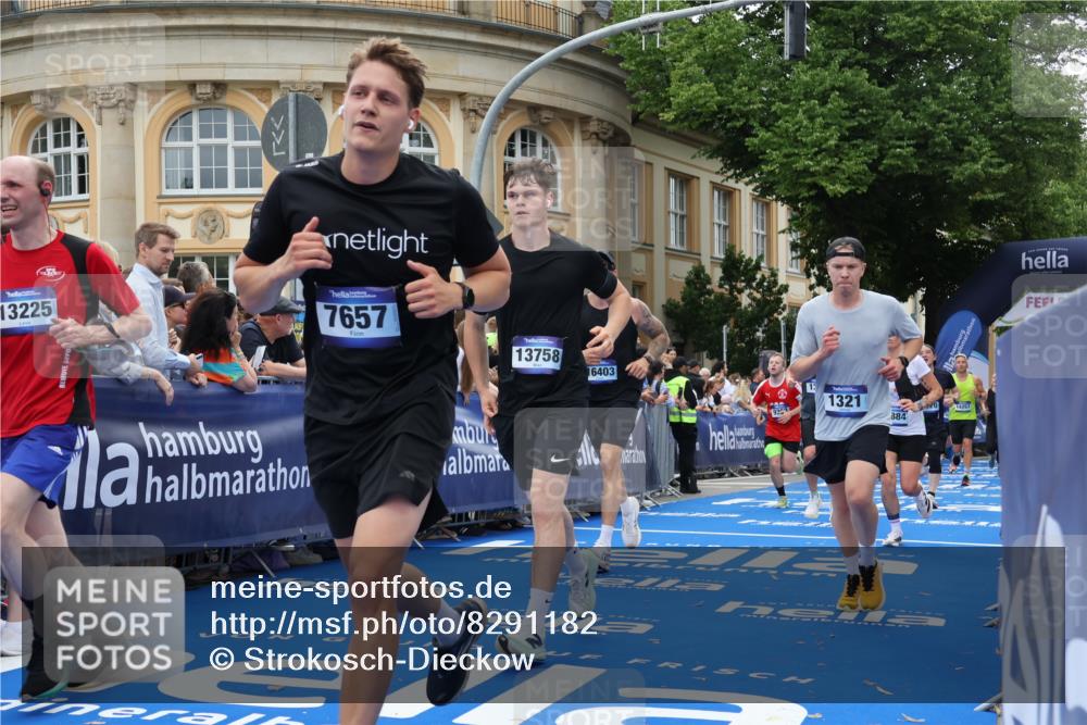 29.06.2025 - hella hamburg halbmarathon Strokosch-Dieckow http://msf.ph/oto/8291182 29.06.2025 10:50:03 Ziel 1216, 1321, 1507, 2020, 3296, 3562, 3692, 3852, 7100, 7176, 7657, 8313, 9031, 9213, 9303, 9965, 12203, 12235, 12271, 13225, 13282, 13758, 14257, 16403, 16716, 18228, 18657, 18658, 18884, 19112 meine-sportfotos.de