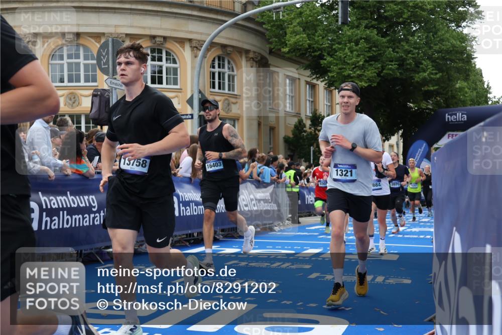 29.06.2025 - hella hamburg halbmarathon Strokosch-Dieckow http://msf.ph/oto/8291202 29.06.2025 10:50:04 Ziel 1119, 1216, 1321, 1507, 2020, 3296, 3562, 3692, 3852, 7100, 7176, 7657, 8313, 9031, 9213, 9303, 9965, 11607, 12203, 12235, 12271, 13225, 13282, 13758, 14257, 16403, 18228, 18657, 18658, 18884, 19112 meine-sportfotos.de