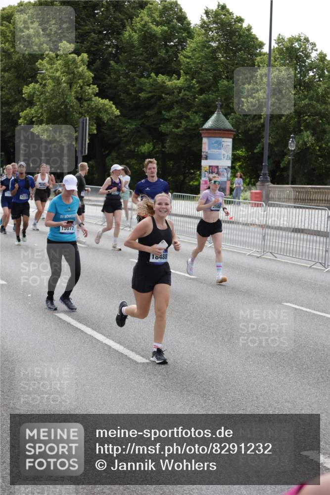 29.06.2025 - hella hamburg halbmarathon Jannik Wohlers http://msf.ph/oto/8291232 29.06.2025 10:36:13 Lombardsbrücke 1224, 1948, 2124, 2588, 3428, 4084, 4618, 4762, 5747, 6156, 6190, 6667, 7632, 8499, 8530, 8945, 9115, 9500, 9694, 9701, 9918, 10024, 10123, 10487, 10984, 11637, 11672, 12493, 12605, 12770, 12775, 13092, 13106, 13265, 13266, 13445, 13704, 13902, 13903, 15077, 15568, 15707, 15805, 16228, 16239, 16977, 17018, 17156, 17807, 18152, 18174, 18226, 18482, 18488, 18644, 18646, 18918, 18929 meine-sportfotos.de