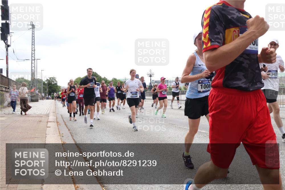 29.06.2025 - hella hamburg halbmarathon Lena Gebhardt http://msf.ph/oto/8291239 29.06.2025 10:36:20 Lombardsbrücke 8581, 7576, 057, 13679, 3699, 1008, 3422, 1008, 1010, 1036, 1102, 1183, 1224, 1775, 1780, 1835, 2124, 2520, 2870, 3398, 3401, 3404, 3428, 3598, 3699, 3741, 3877, 3990, 4245, 4326, 4413, 4442, 4798, 4937, 5012, 5246, 5427, 5540, 5573, 5666, 5747, 5809, 5919, 6092, 6093, 6184, 6190, 6417, 6667, 6845, 6896, 7086, 7111, 7140, 7275, 7575, 7576, 7632, 8356, 8498, 8530, 8581, 8945, 8947, 9115, 9117, 9229, 9432, 17156, 17807, 18152 meine-sportfotos.de