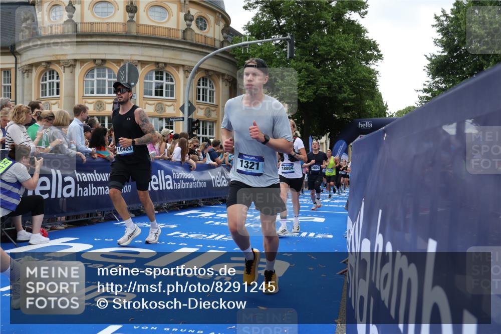 29.06.2025 - hella hamburg halbmarathon Strokosch-Dieckow http://msf.ph/oto/8291245 29.06.2025 10:50:04 Ziel 1119, 1216, 1321, 1507, 2020, 3296, 3562, 3692, 3852, 7100, 7176, 7657, 8313, 9031, 9213, 9303, 9965, 11607, 12203, 12235, 12271, 13225, 13282, 13758, 14257, 16403, 18228, 18657, 18658, 18884, 19112 meine-sportfotos.de