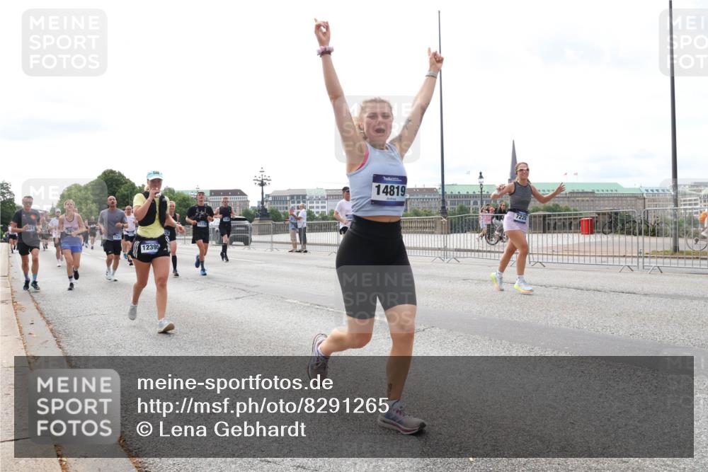 29.06.2025 - hella hamburg halbmarathon Lena Gebhardt http://msf.ph/oto/8291265 29.06.2025 10:21:15 Lombardsbrücke 1734, 12395, 11775, 14819, 7228, 1028, 1266, 1401, 1658, 2271, 2383, 2635, 2815, 2923, 2945, 2956, 2986, 3122, 3161, 3247, 3453, 3770, 3813, 3817, 3825, 3826, 4082, 4350, 4697, 4786, 5041, 5061, 5373, 5395, 5412, 5493, 5767, 6103, 6275, 6308, 6844, 7228, 7375, 7522, 7553, 7608, 7781, 8095, 8113, 8724, 8726, 8844, 9005, 9011, 9100, 9108, 9236, 9499, 9501, 9532, 9624, 9981, 10374, 10585, 10602, 11145, 11698, 12175, 12694, 12844, 13057, 13508 meine-sportfotos.de
