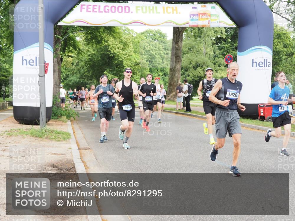29.06.2025 - hella hamburg halbmarathon MichiJ http://msf.ph/oto/8291295 29.06.2025 10:33:37 Zwischen KM18-KM19 1920, 2188, 2470, 4277, 6819, 6831, 7087, 9105, 12161, 14462, 15365, 16725, 16803, 17544, 17835, 17960, 18810 meine-sportfotos.de