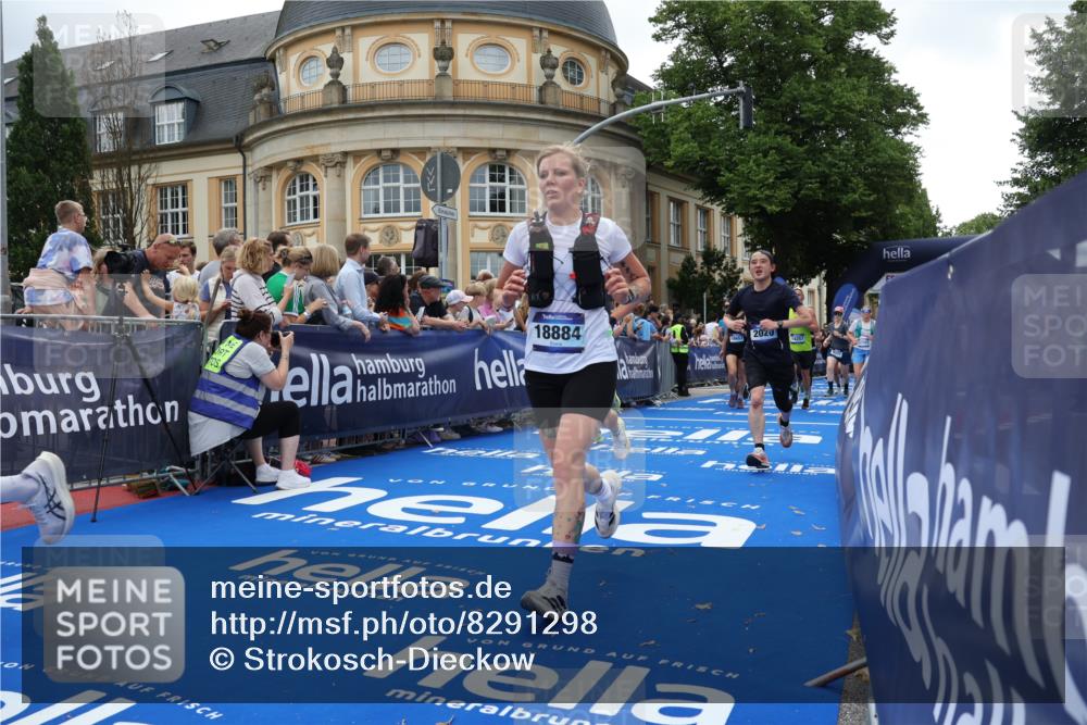 29.06.2025 - hella hamburg halbmarathon Strokosch-Dieckow http://msf.ph/oto/8291298 29.06.2025 10:50:05 Ziel 1119, 1216, 1321, 1507, 2020, 3296, 3562, 3692, 3852, 7100, 7176, 7657, 8313, 9031, 9213, 9303, 9965, 10371, 11607, 12203, 12235, 12271, 13225, 13282, 13758, 14257, 16403, 18228, 18657, 18658, 18884, 19112 meine-sportfotos.de