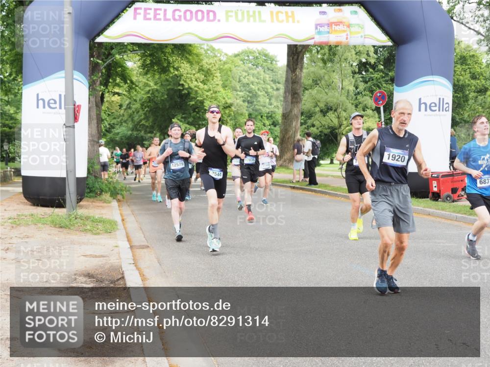 29.06.2025 - hella hamburg halbmarathon MichiJ http://msf.ph/oto/8291314 29.06.2025 10:33:37 Zwischen KM18-KM19 1920, 2188, 2470, 4277, 6819, 6831, 7087, 9105, 12161, 14462, 15365, 16725, 16803, 17544, 17835, 17960, 18810 meine-sportfotos.de
