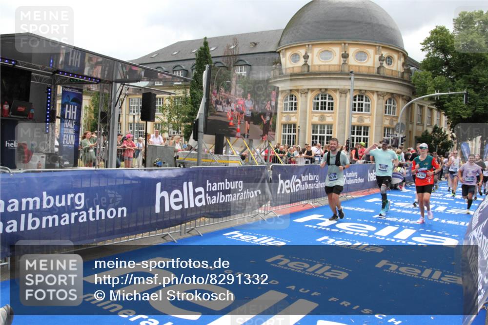 29.06.2025 - hella hamburg halbmarathon Michael Strokosch http://msf.ph/oto/8291332 29.06.2025 10:56:16 Ziel 1193, 4594, 4813, 5465, 5492, 8330, 8639, 9903, 9907, 10789, 12348, 14363, 15484, 16113, 16634, 17468, 19152 meine-sportfotos.de