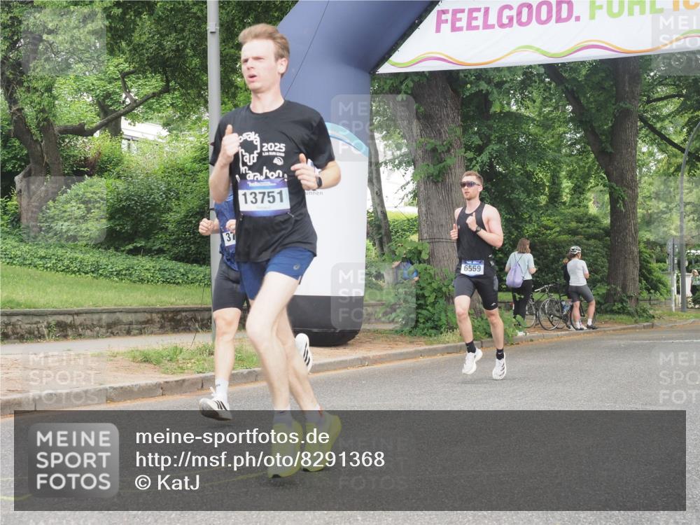 29.06.2025 - hella hamburg halbmarathon KatJ http://msf.ph/oto/8291368 29.06.2025 10:12:42 Zwischen KM18-KM19 35, 52, 6559 meine-sportfotos.de