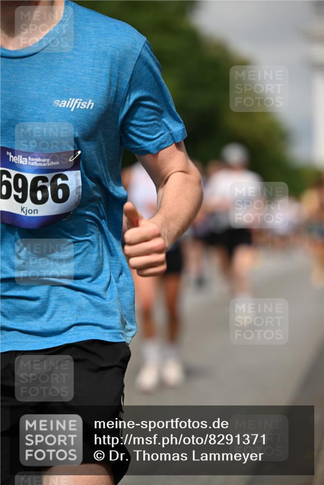 29.06.2025 - hella hamburg halbmarathon Dr. Thomas Lammeyer http://msf.ph/oto/8291371 29.06.2025 10:16:05 Kennedybrücke 1062, 1249, 1790, 1850, 1851, 2963, 2964, 3182, 3248, 3262, 3746, 3837, 4453, 4499, 5166, 5176, 6822, 6871, 6966, 7370, 7474, 8206, 8207, 9119, 9253, 9254, 9405 meine-sportfotos.de