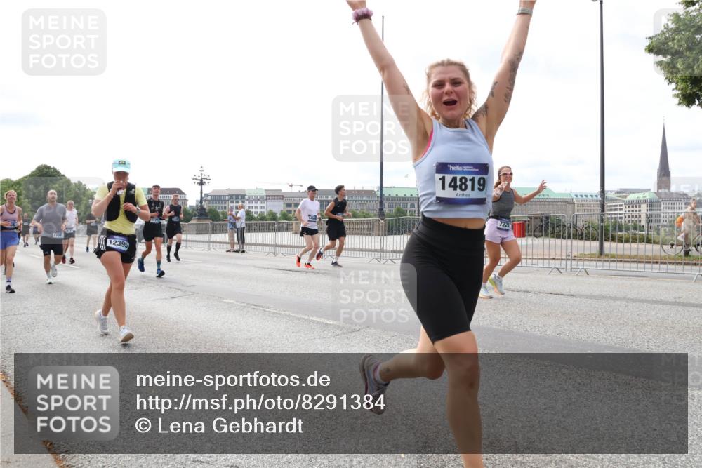 29.06.2025 - hella hamburg halbmarathon Lena Gebhardt http://msf.ph/oto/8291384 29.06.2025 10:21:16 Lombardsbrücke 17341, 12395, 1177, 14819, 7228, 1028, 1266, 1401, 1658, 2271, 2383, 2635, 2815, 2923, 2945, 2956, 2986, 3122, 3161, 3247, 3453, 3770, 3813, 3817, 3825, 3826, 4082, 4350, 4697, 4786, 5041, 5061, 5373, 5395, 5412, 5493, 5767, 6103, 6275, 6308, 6844, 7228, 7375, 7522, 7553, 7608, 7781, 8095, 8113, 8724, 8726, 8844, 9005, 9011, 9100, 9108, 9236, 9499, 9501, 9532, 9624, 9981, 10374, 10585, 10602, 10874, 11145, 11698, 12175, 12694, 12844, 13057, 13508 meine-sportfotos.de