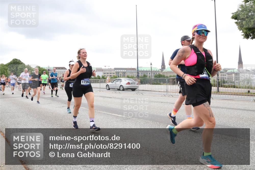 29.06.2025 - hella hamburg halbmarathon Lena Gebhardt http://msf.ph/oto/8291400 29.06.2025 10:55:49 Lombardsbrücke 31, 17392, 1616, 1873, 1909, 1917, 2793, 3101, 3115, 3244, 3268, 4265, 4470, 4473, 4836, 4896, 5220, 5222, 5306, 5483, 5487, 5575, 5994, 6055, 6056, 6113, 6257, 6494, 6594, 7516, 7548, 7616, 7680, 7969, 8110, 8527, 8532, 8533, 8626, 8648, 9548, 9614, 9618, 9838, 9857, 9858, 9861, 9865, 9956, 10094, 10436, 10438, 10449, 10559, 10593, 10640, 10885, 11109, 11903, 11962, 11963, 12695, 12902, 14727, 16385 meine-sportfotos.de