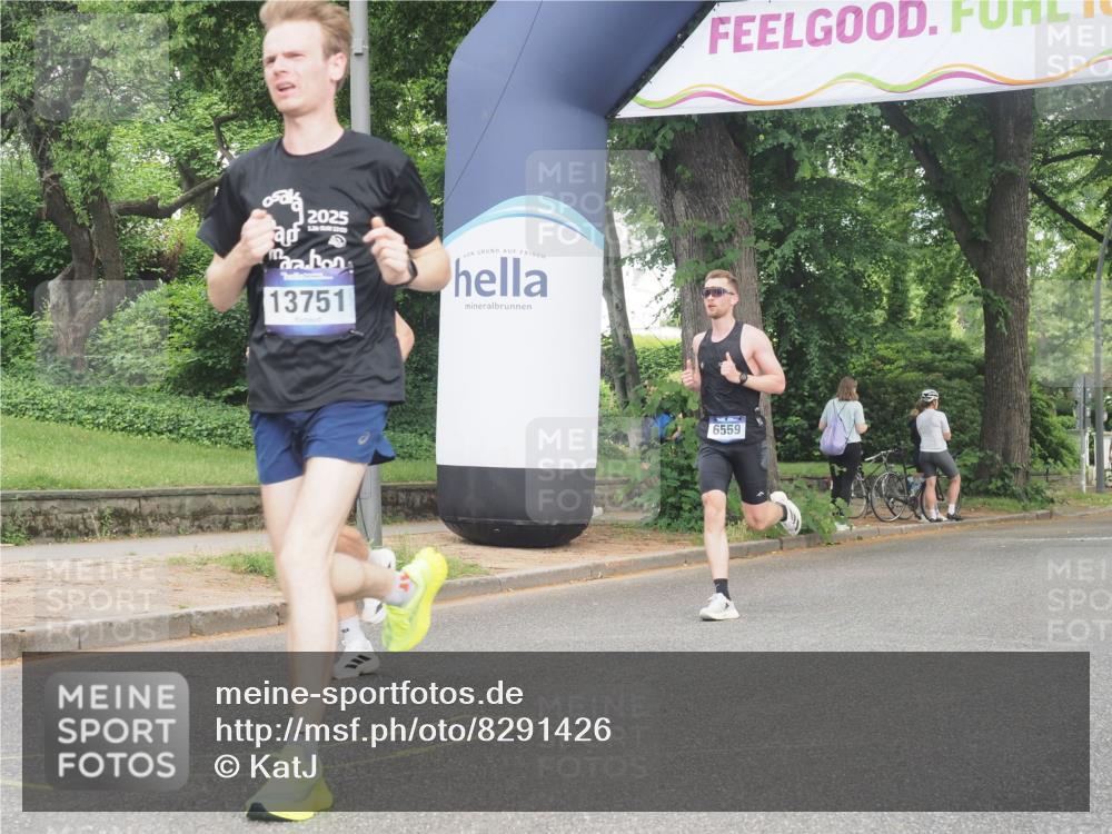 29.06.2025 - hella hamburg halbmarathon KatJ http://msf.ph/oto/8291426 29.06.2025 10:12:43 Zwischen KM18-KM19 35, 52, 3720, 6559 meine-sportfotos.de
