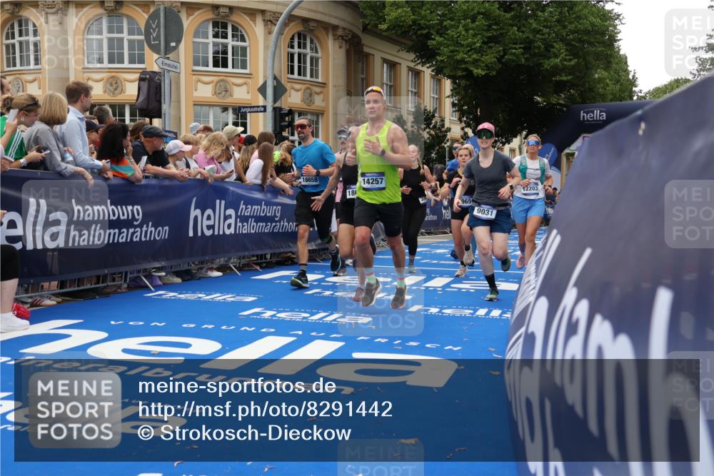 29.06.2025 - hella hamburg halbmarathon Strokosch-Dieckow http://msf.ph/oto/8291442 29.06.2025 10:50:07 Ziel 1119, 1216, 1321, 1507, 2020, 3296, 3562, 7176, 7657, 7930, 7932, 8313, 9031, 9303, 9965, 10371, 11607, 12203, 12235, 13225, 13282, 13758, 14257, 15620, 16403, 18228, 18657, 18658, 18811, 18884, 19040 meine-sportfotos.de