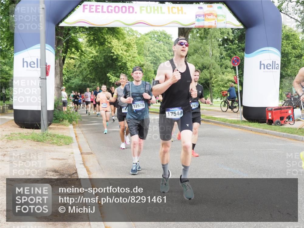 29.06.2025 - hella hamburg halbmarathon MichiJ http://msf.ph/oto/8291461 29.06.2025 10:33:38 Zwischen KM18-KM19 1920, 2188, 4277, 6819, 6831, 7087, 9105, 11495, 12161, 12579, 13687, 14462, 15362, 15365, 16725, 16803, 17544, 17835, 17960, 18810 meine-sportfotos.de