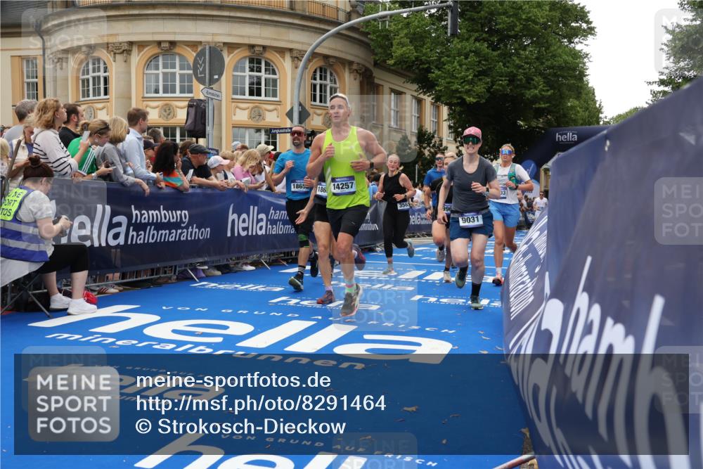 29.06.2025 - hella hamburg halbmarathon Strokosch-Dieckow http://msf.ph/oto/8291464 29.06.2025 10:50:08 Ziel 1119, 1216, 1321, 1507, 2020, 3296, 3562, 7176, 7930, 7932, 8313, 8921, 9031, 9303, 9965, 10371, 11607, 12203, 12235, 13282, 14257, 15620, 16403, 18228, 18657, 18658, 18811, 18884, 19040 meine-sportfotos.de