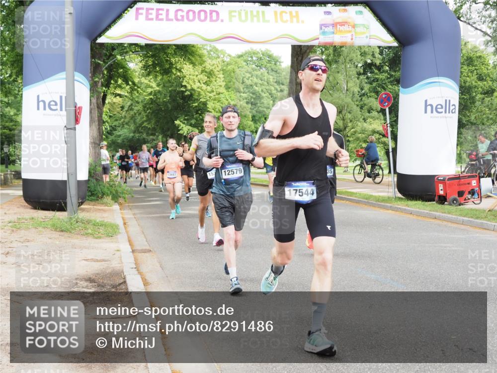 29.06.2025 - hella hamburg halbmarathon MichiJ http://msf.ph/oto/8291486 29.06.2025 10:33:38 Zwischen KM18-KM19 1920, 2188, 4277, 6819, 6831, 7087, 9105, 11495, 12161, 12579, 13687, 14462, 15362, 15365, 16725, 16803, 17544, 17835, 17960, 18810 meine-sportfotos.de