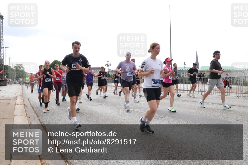 29.06.2025 - hella hamburg halbmarathon Lena Gebhardt http://msf.ph/oto/8291517 29.06.2025 10:36:21 Lombardsbrücke 3699, 1008, 1010, 1036, 1102, 1183, 1224, 1775, 1780, 1835, 2124, 2520, 2870, 3398, 3401, 3404, 3428, 3699, 3741, 3877, 3990, 4245, 4326, 4413, 4442, 4798, 4937, 5012, 5246, 5427, 5540, 5573, 5666, 5747, 5809, 5919, 6092, 6093, 6184, 6190, 6417, 6667, 6896, 7086, 7111, 7140, 7275, 7575, 7576, 7632, 8356, 8498, 8530, 8581, 8945, 8947, 9115, 9117, 9229, 9432, 17156, 17807, 18152, 18488 meine-sportfotos.de